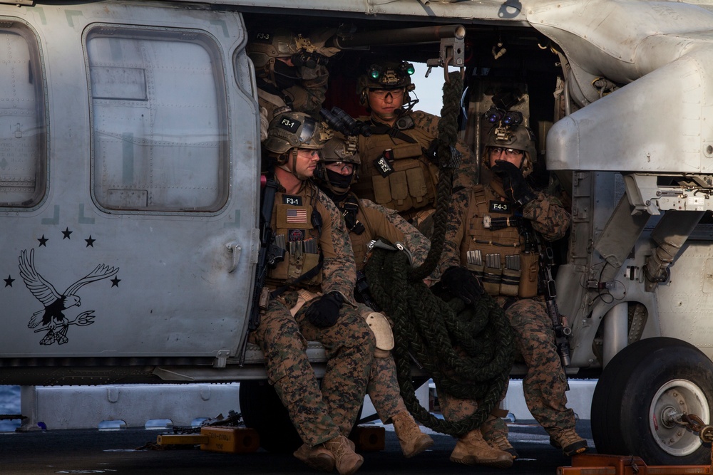 Recon Marines conduct helicopter rope suspension training aboard the BHR