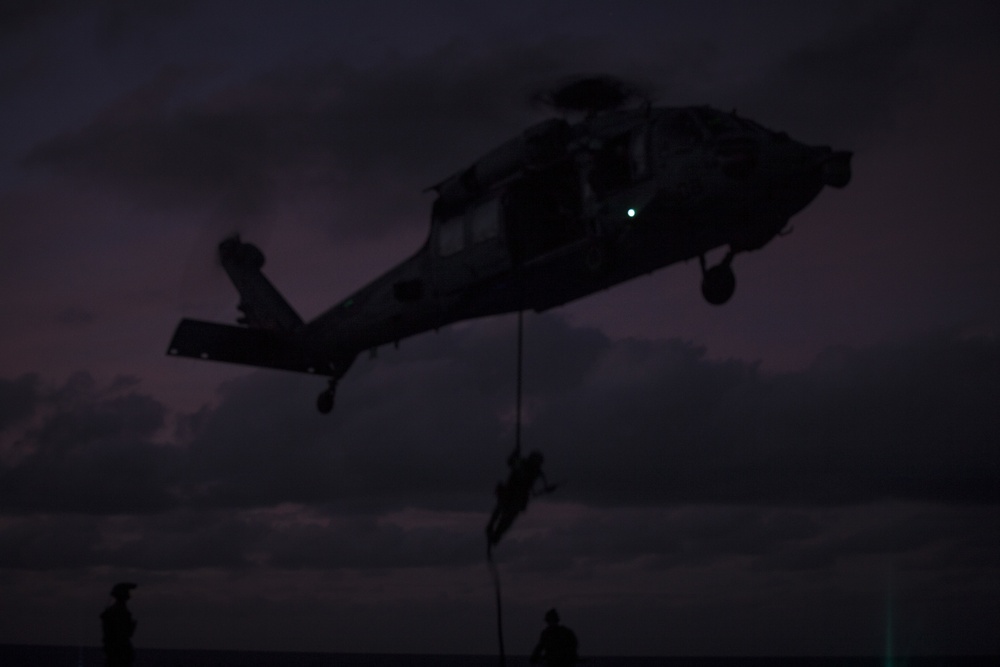 Recon Marines conduct helicopter rope suspension training aboard the BHR