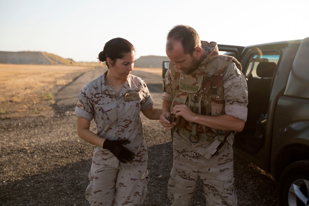 SPMAGTF-CR-AF EOD Marines and Spanish EOD Soldiers Train with Explosive Ordnance