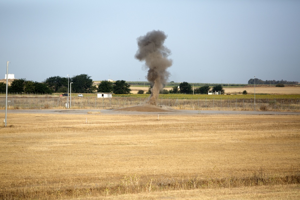 SPMAGTF-CR-AF EOD Marines and Spanish EOD Soldiers Train with Explosive Ordnance