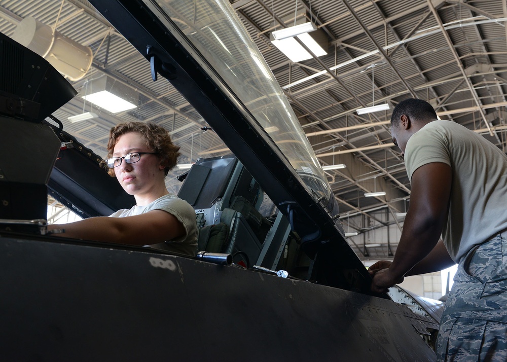 Egress F-16 Seat Removal