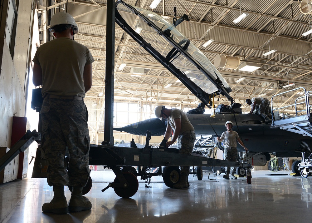 Egress F-16 Seat Removal