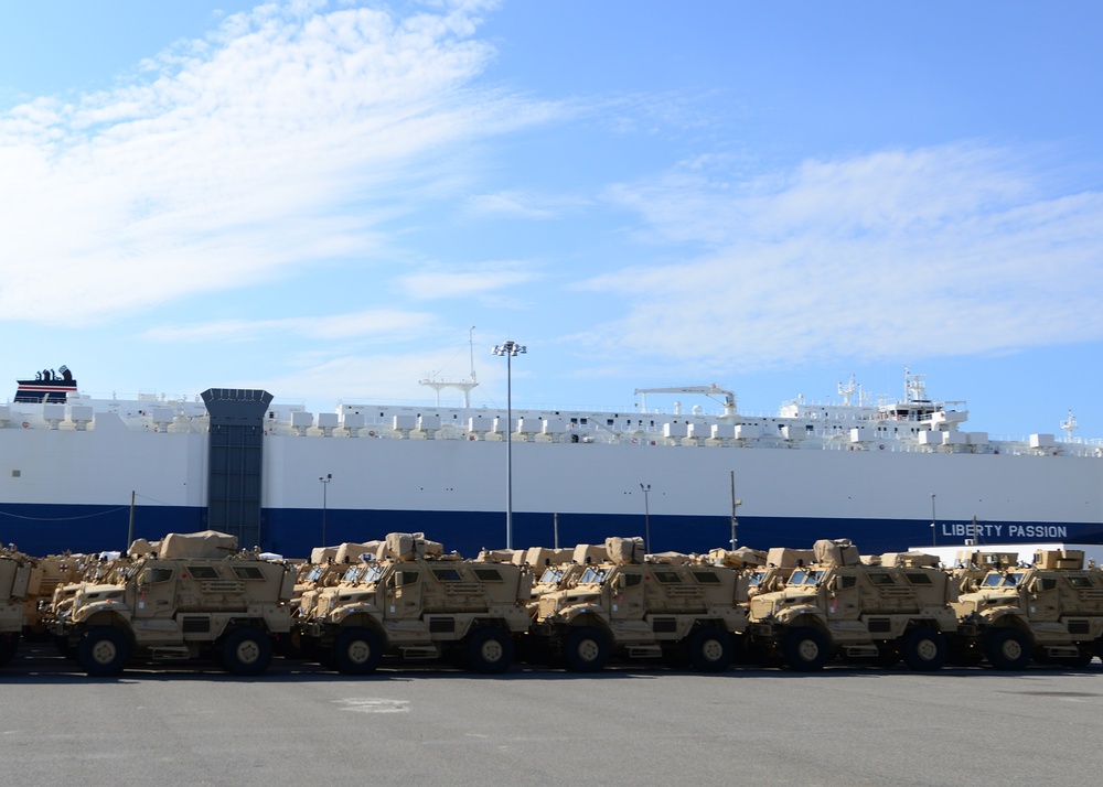 841st Transportation Battalion conducts MRAP on-loading Operation