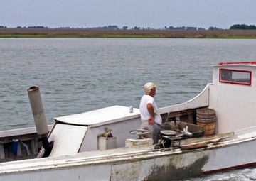 Waterman heading to Smith Island, Maryland