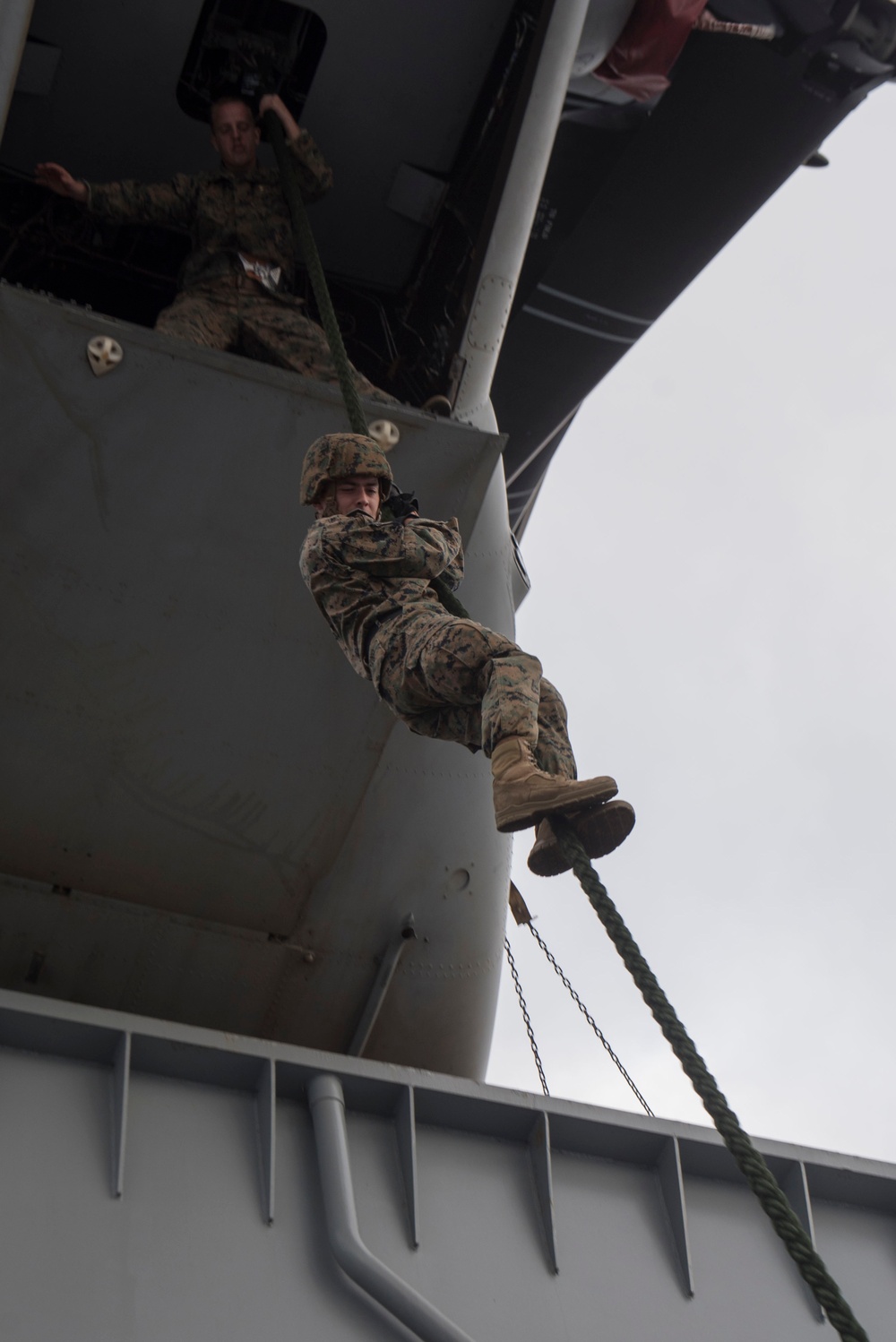 31st MEU Fast Roping and Rappelling