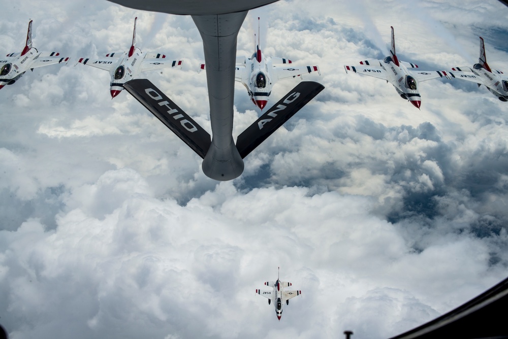 121st Air Refueling Wing refuels Thunderbirds