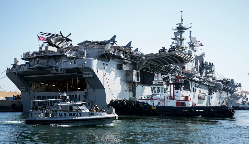 USS Bataan Departs UAE