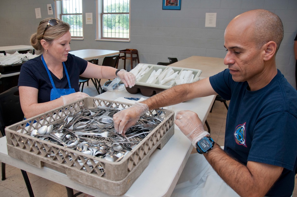 KC-46 Program Office volunteers at community kitchen