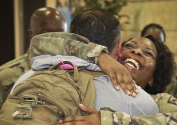 Signal Soldiers Return from Successful Deployment