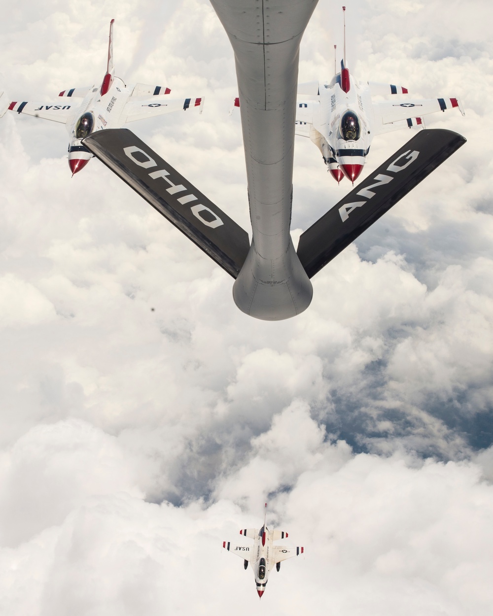 121st Air Refueling Wing refuels Thunderbirds