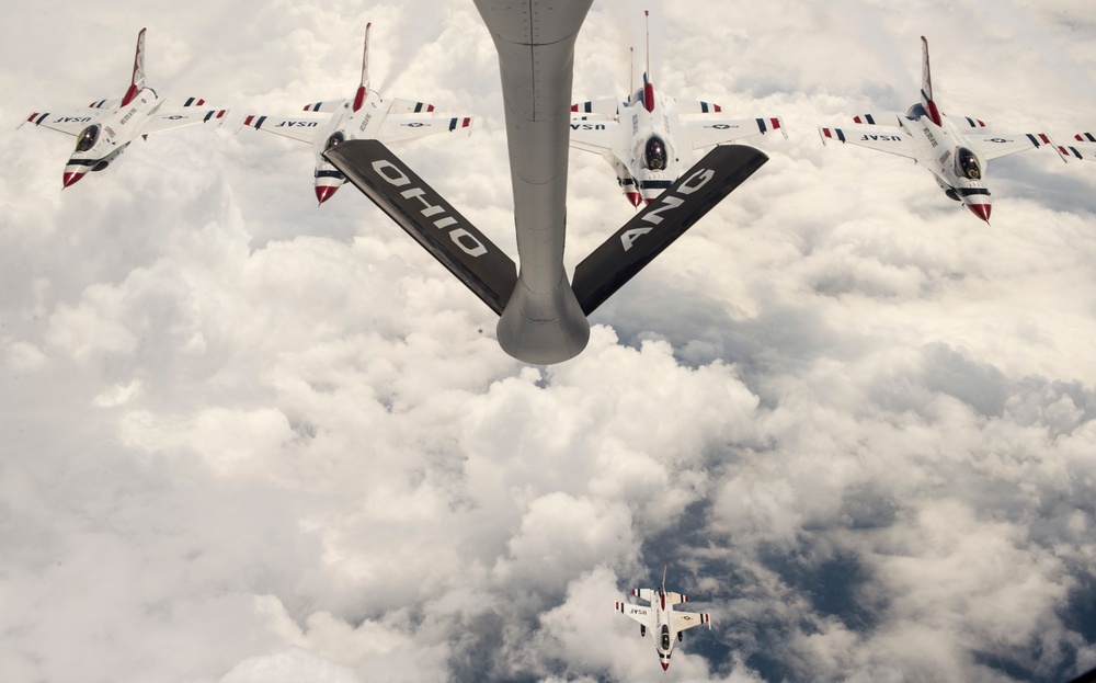 121st Air Refueling Wing refuels Thunderbirds