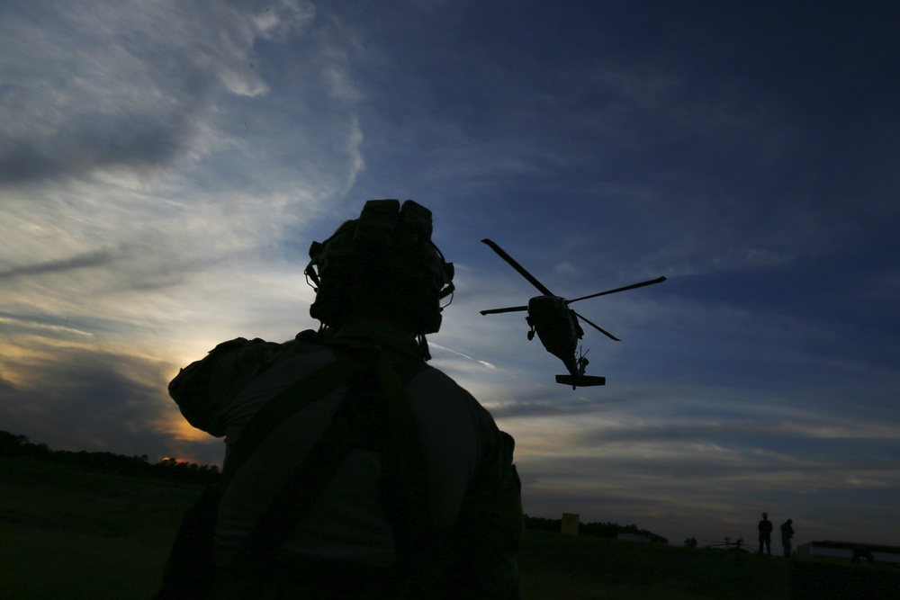 New Jersey Task Force One rescuers train on hoist systems