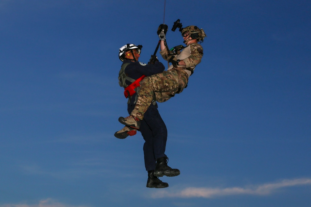 New Jersey Task Force One rescuers train on hoist systems