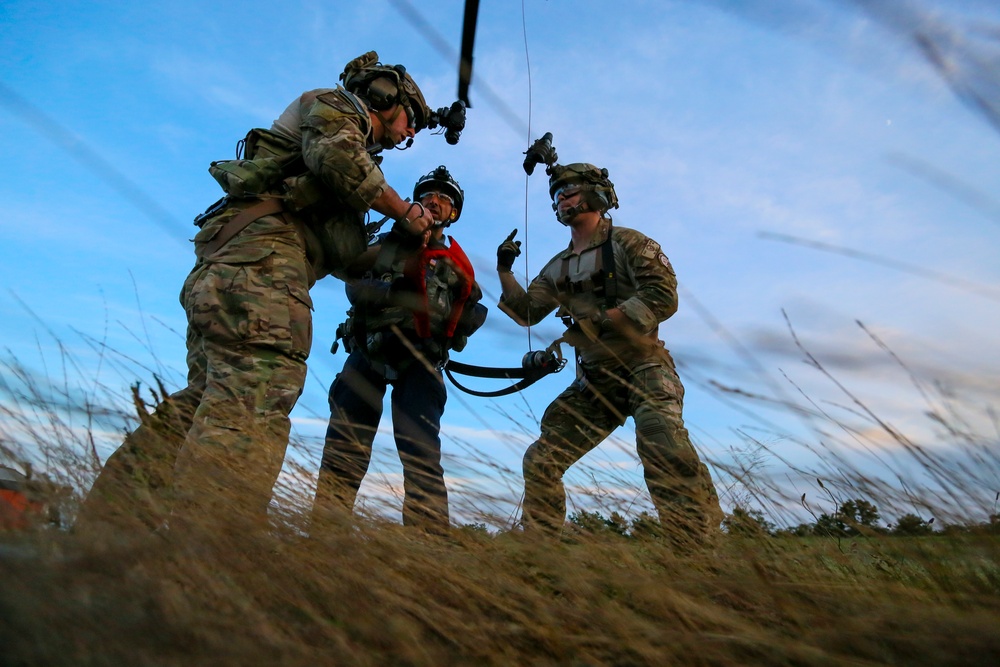 New Jersey Task Force One rescuers train on hoist systems