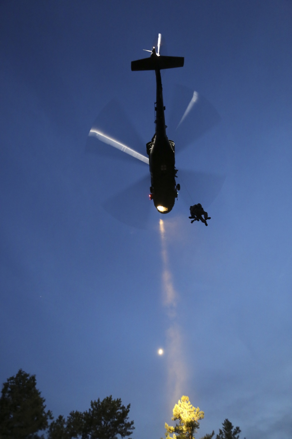 New Jersey Task Force One rescuers train on hoist systems