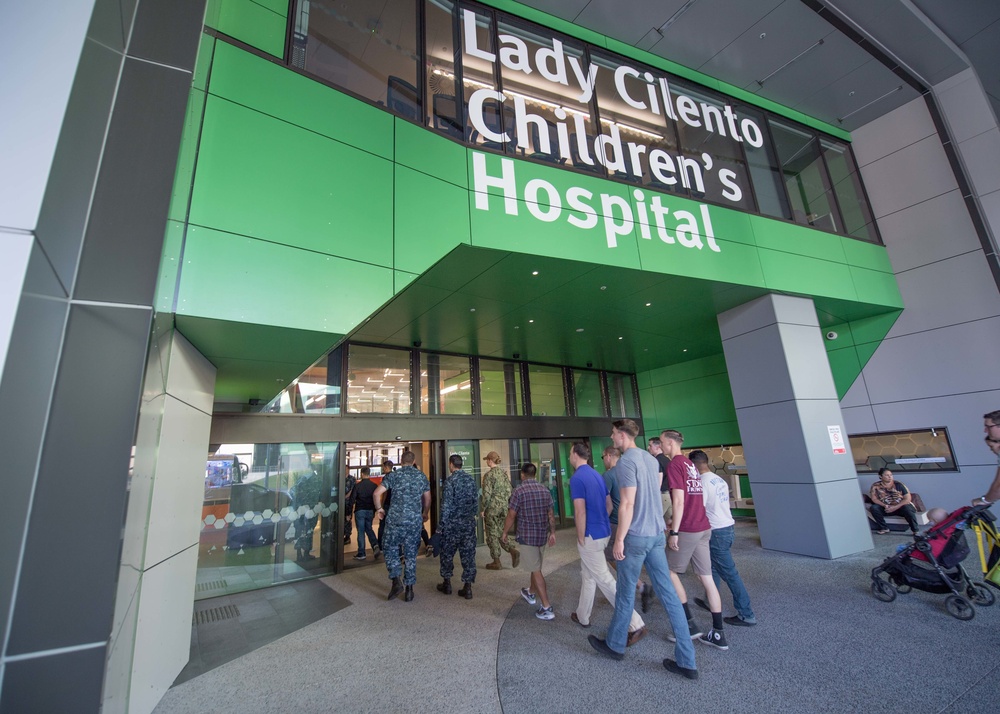 Ashland Sailors Visit Brisbane Children's Hospital