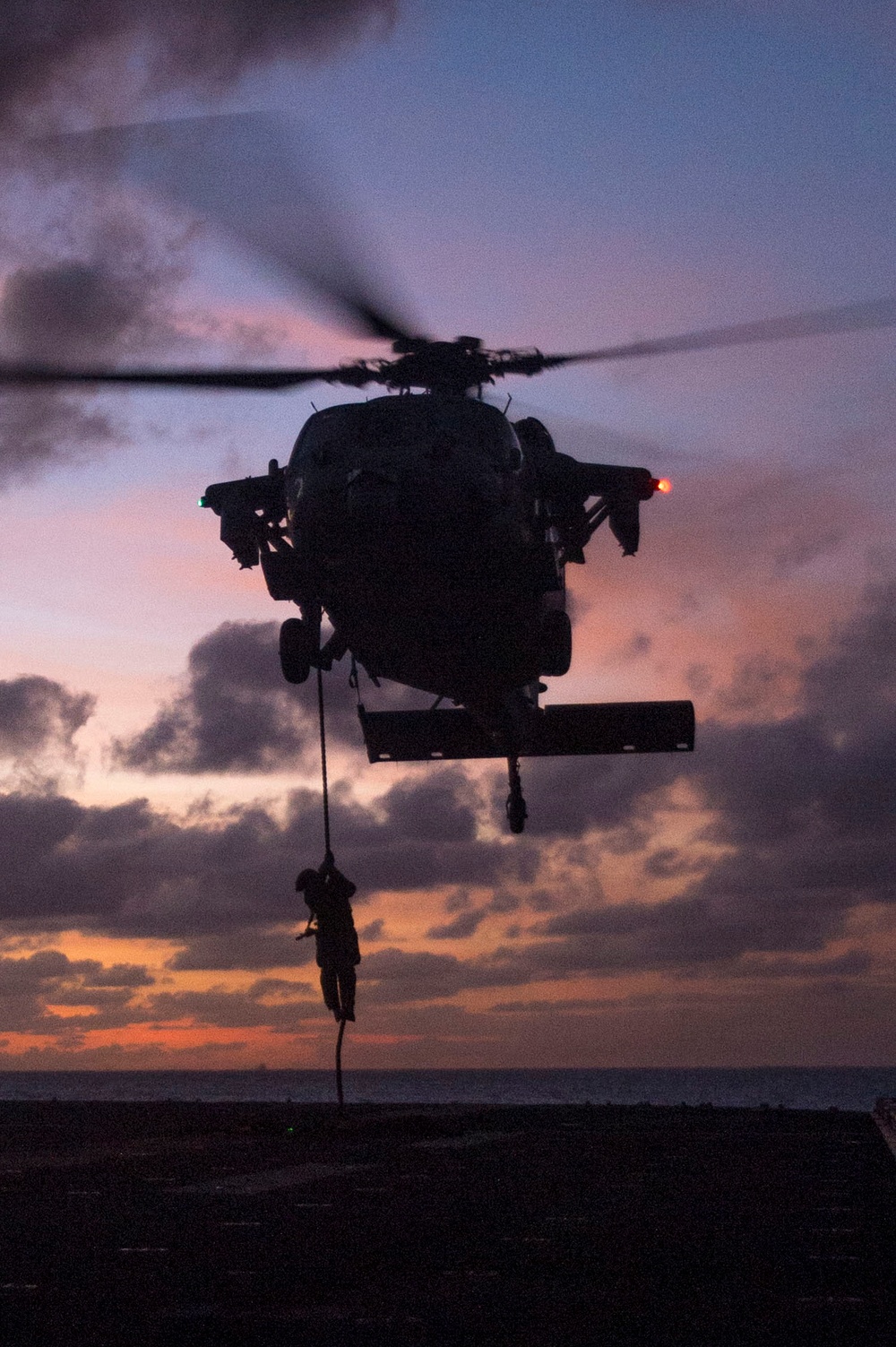 31st MEU Marines Conduct Fast Rope Exercise Aboard USS Bonhomme Richard