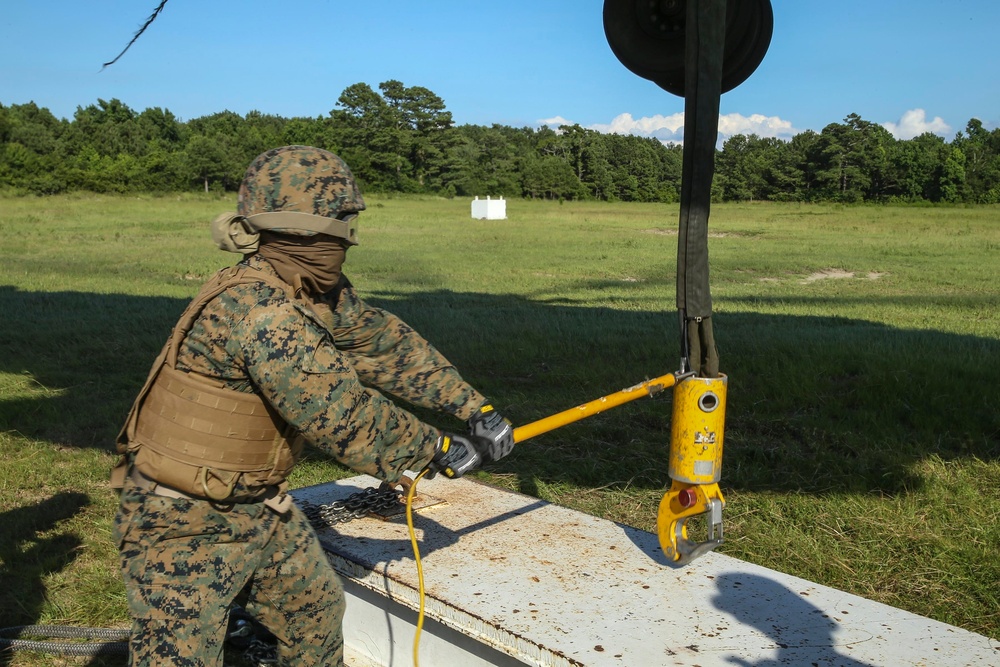 2nd TSB trains with a CH-53 Super Stallion