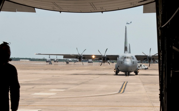 913 AG completes all Reserve 3-ship flight