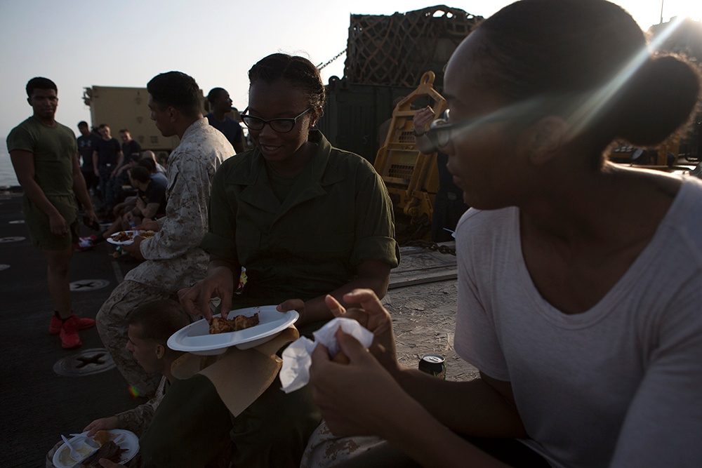 Marines, Sailors celebrate an Independence Day steel beach picnic