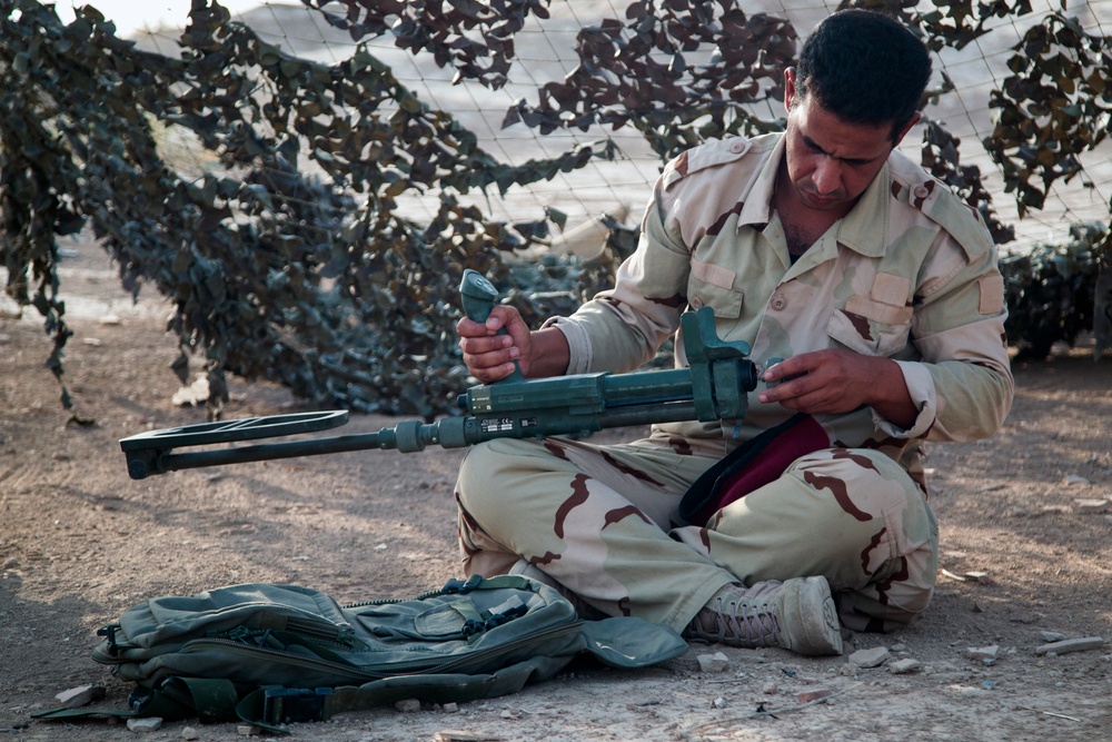 Iraqi army mine detection training led by U.K. army trainers