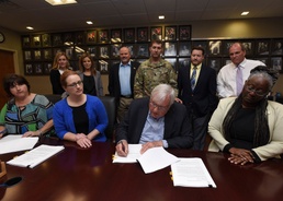 Lease signed for new marina at Lake Cumberland