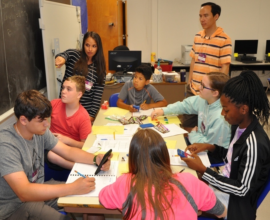 Navy Mentors Get Middle School Students Excited about STEM and Internship Programs