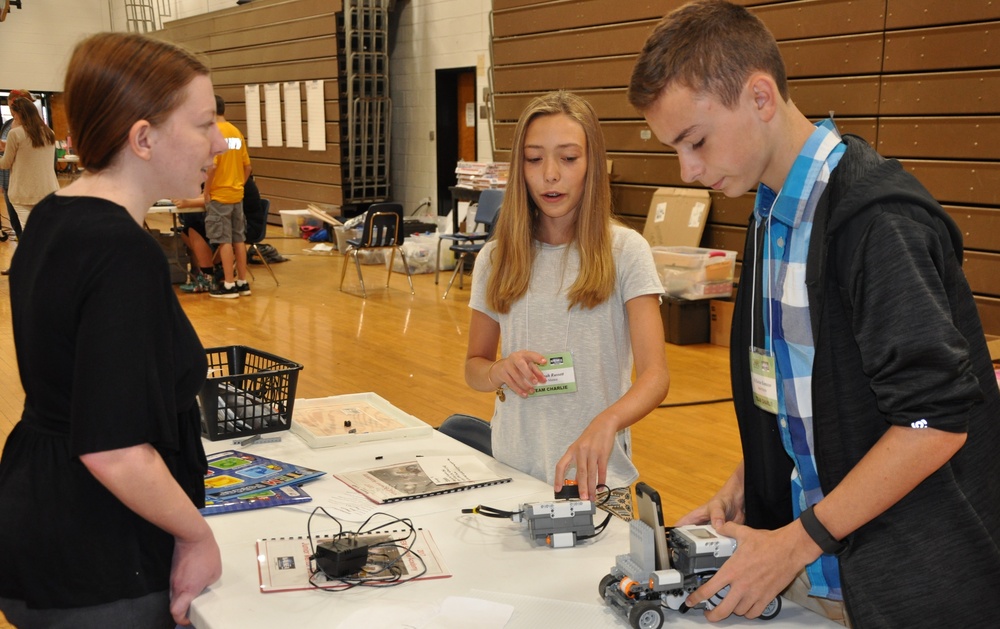 Navy Mentors Get Middle School Students Excited about STEM and Internship Programs