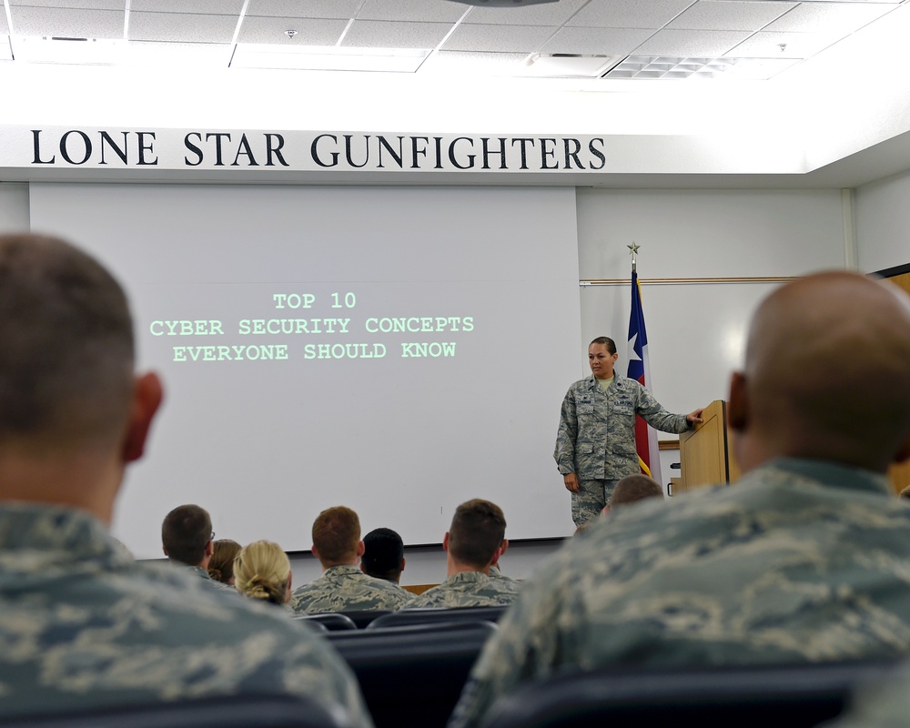 Cadets Visit TXANG Gunfighters