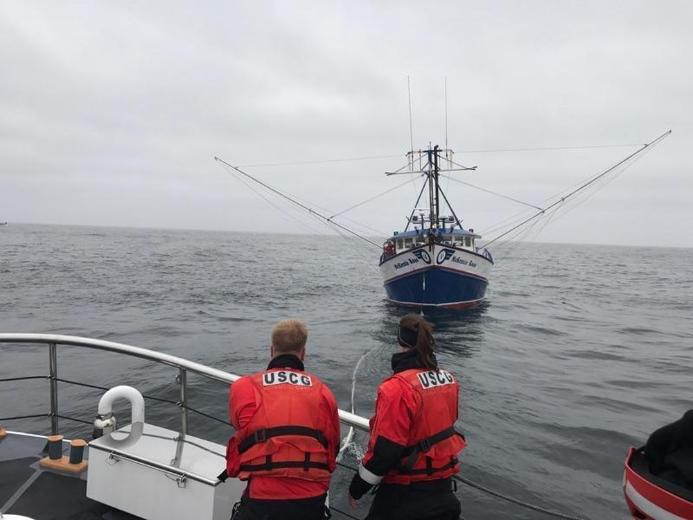 DVIDS - Images - MLB Intrepid tows fishing vessel [Image 1 of 5]