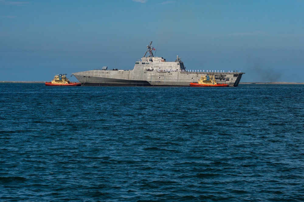 USS Gabrielle Giffords (LCS 10) homecoming