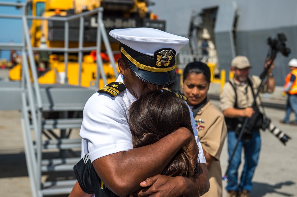 USS Gabrielle Giffords (LCS 10) homecoming