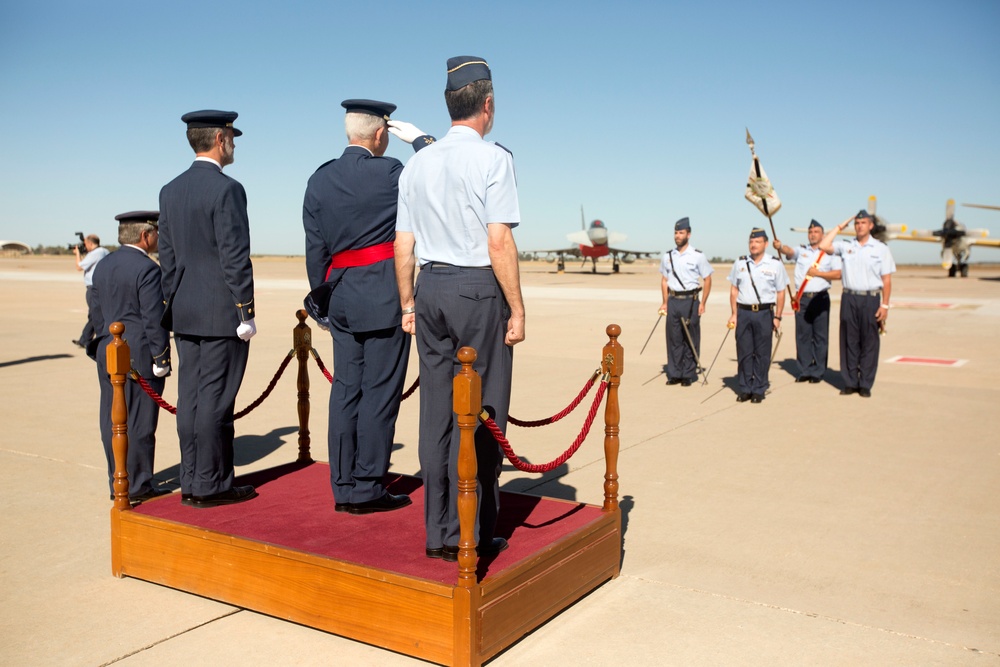 Spanish Base Commanders Conduct Change of Command