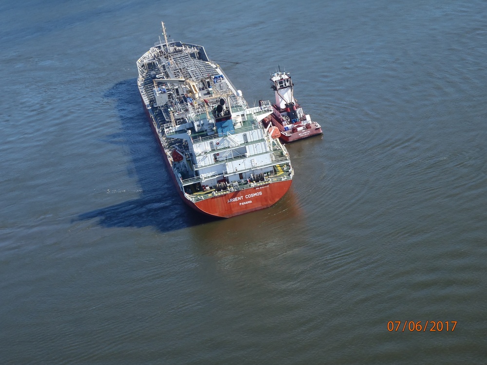 Argent Cosmos aground in Columbia River