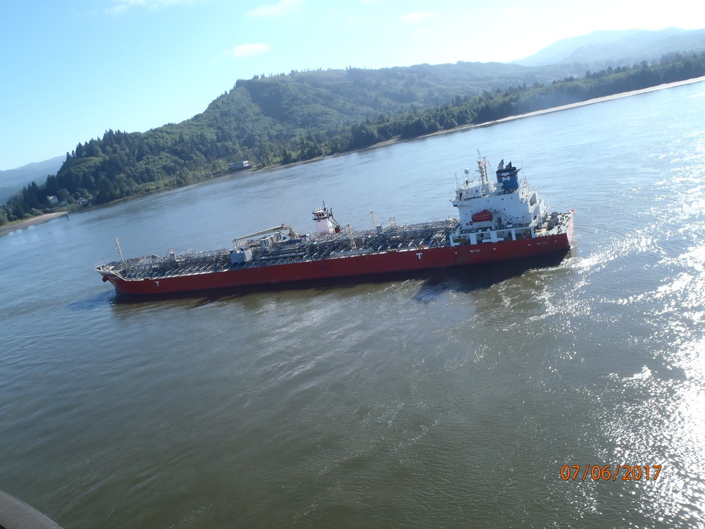Argent Cosmos aground in Columbia River