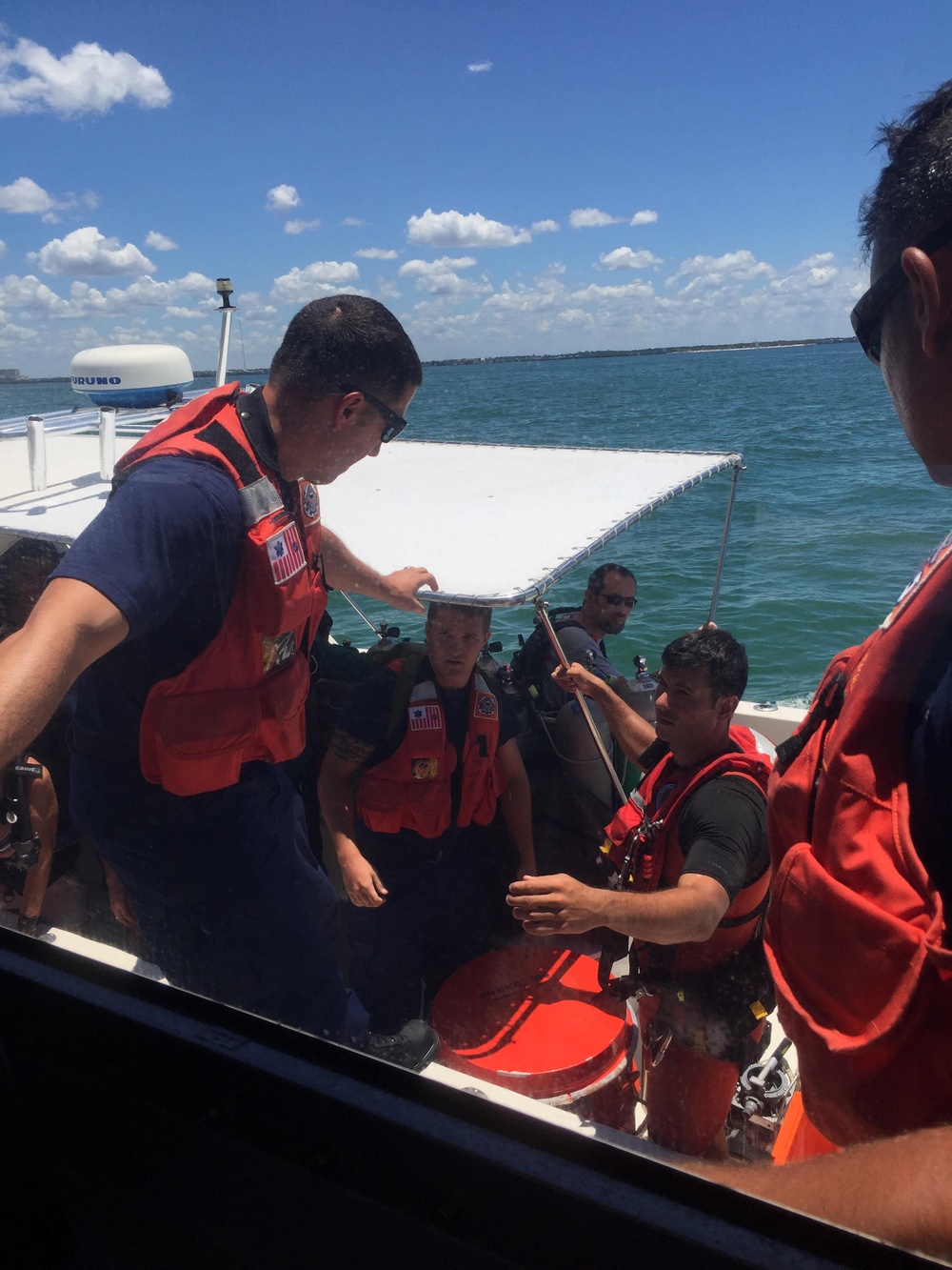 Coast Guard rescues 8 after charter dive boat takes on water