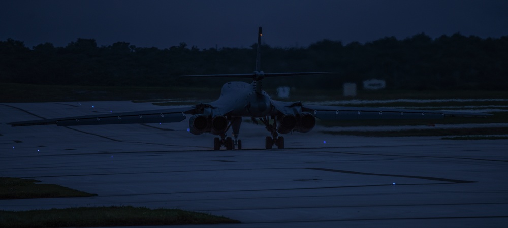 First for U.S., Japan air forces: nighttime training over East China Sea