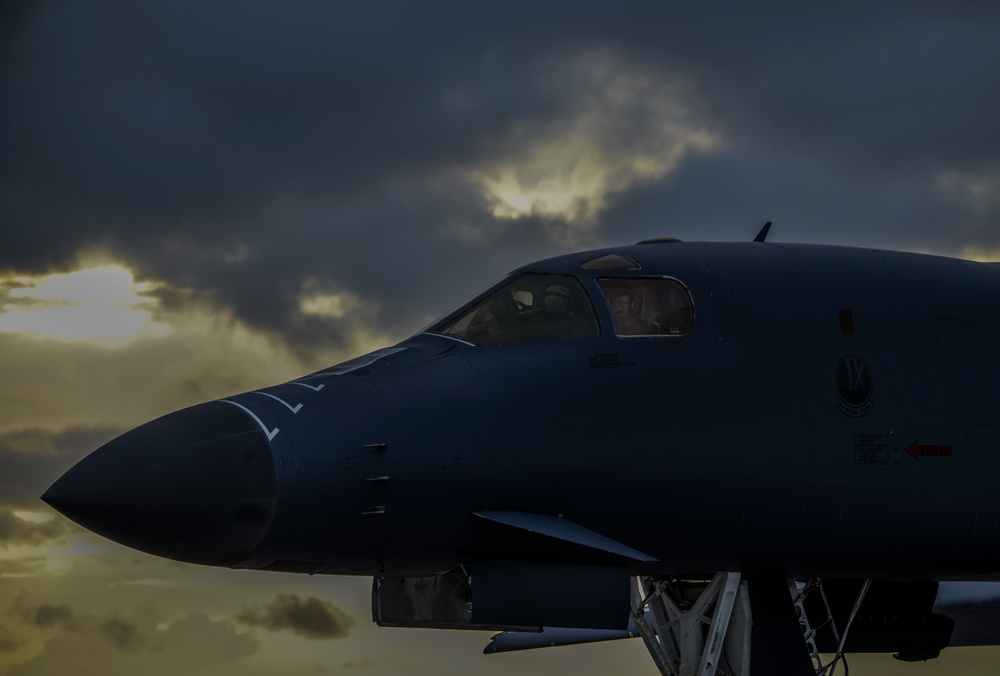 First for U.S., Japan air forces: nighttime training over East China Sea