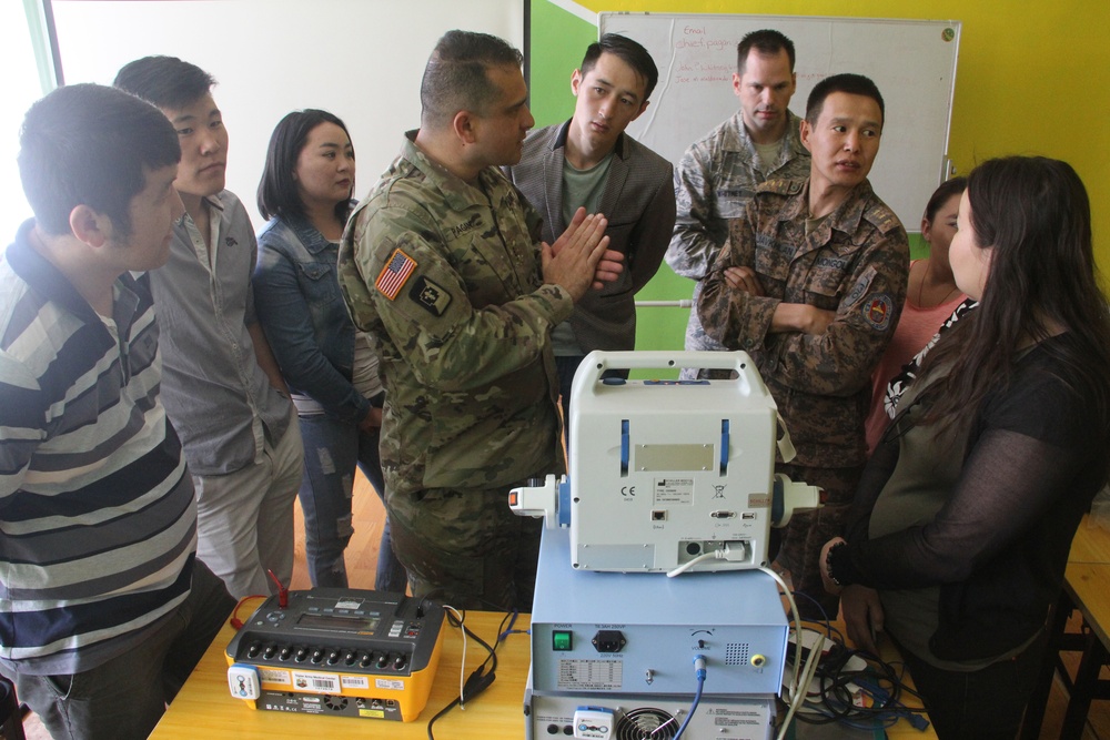 Nurses, logisticians from U.S., Mongolia, share knowledge in medical exchange