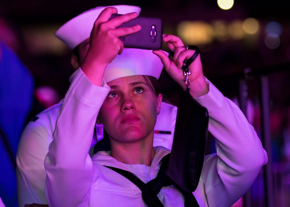 Sailor Photographs Kelly Clarkson