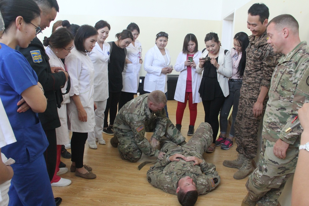 US, Mongolian nurses learn alongside one another