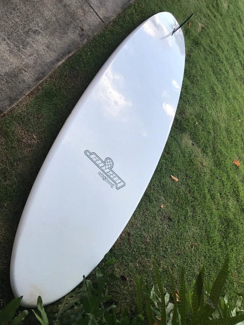 Coast Guard seeks public’s help finding owner of adrift stand up paddle board near Hauula, Oahu
