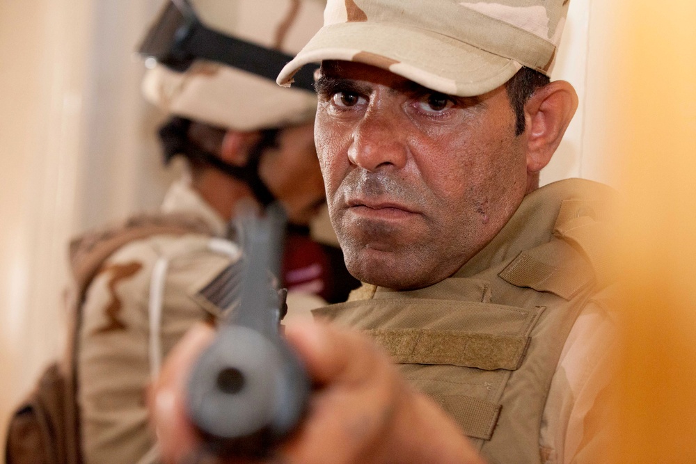 Iraqi security forces participate in close quarters combat training