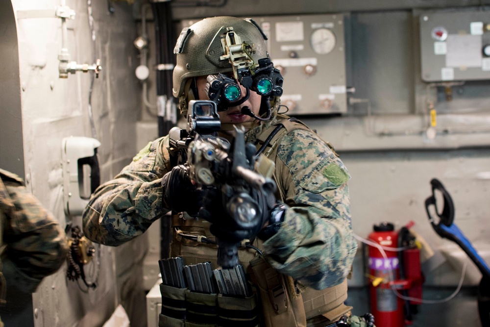 DVIDS - Images - Marine RECON Training aboard USS Bonhomme Richard (LHD ...