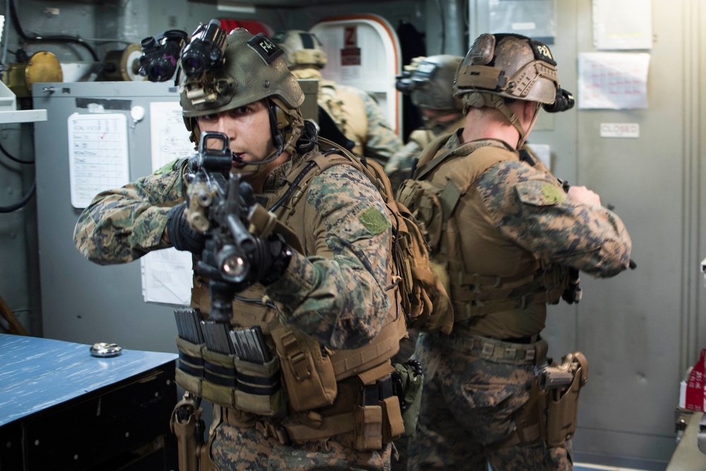 Dvids - Images - Marine Recon Training Aboard Uss Bonhomme Richard (lhd 