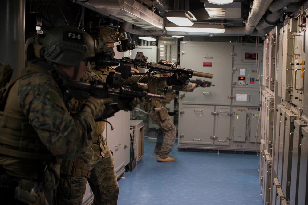 Marine RECON Training aboard USS Bonhomme Richard (LHD 6)