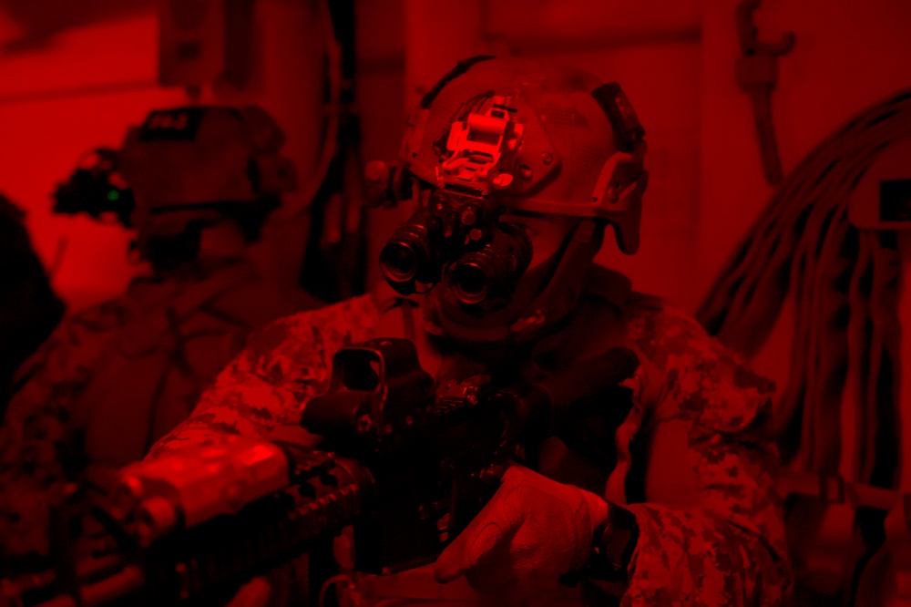 Marine RECON Training aboard USS Bonhomme Richard (LHD 6)