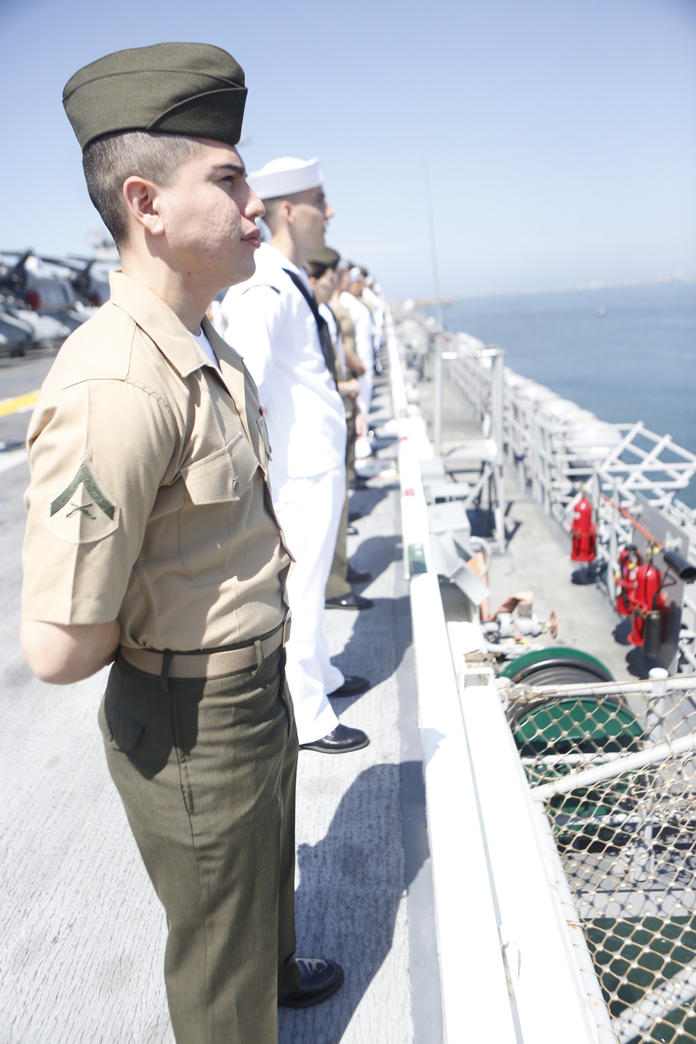 15th MEU, America ARG man the rails