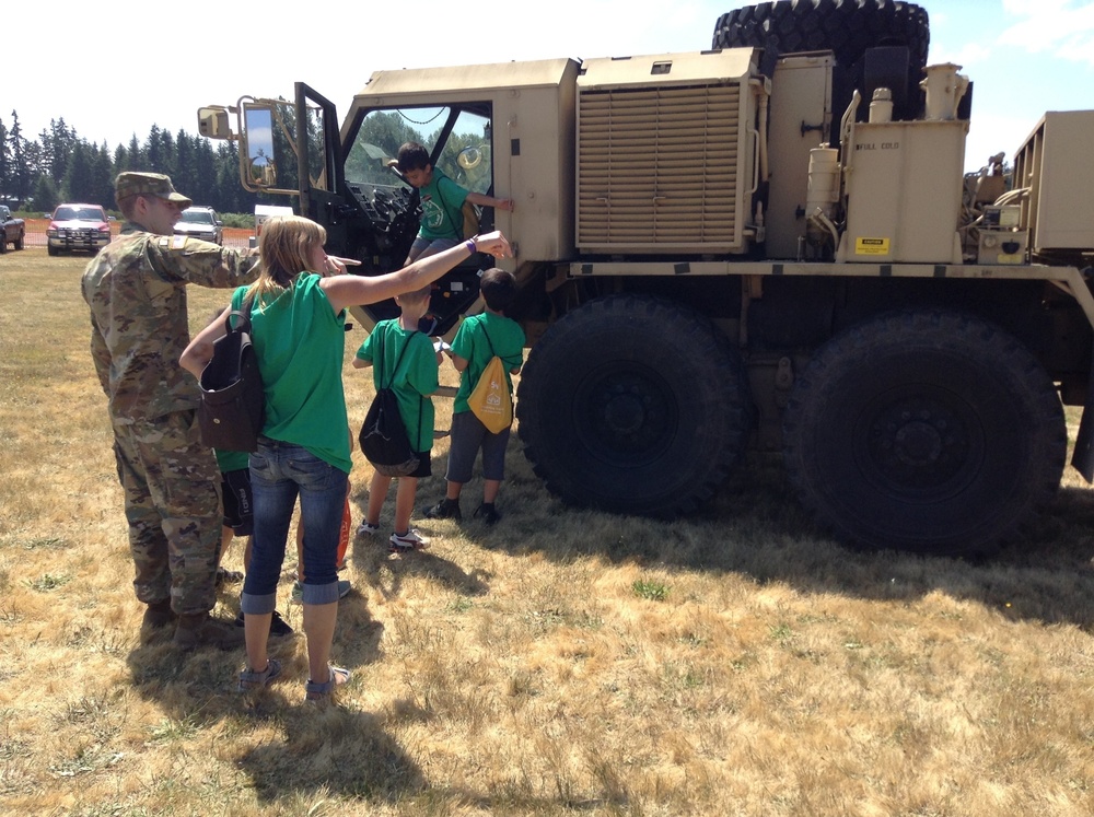 364th ESC soldiers support Arlington Fly-In