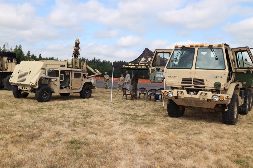 364th ESC soldiers support Arlington Fly-In